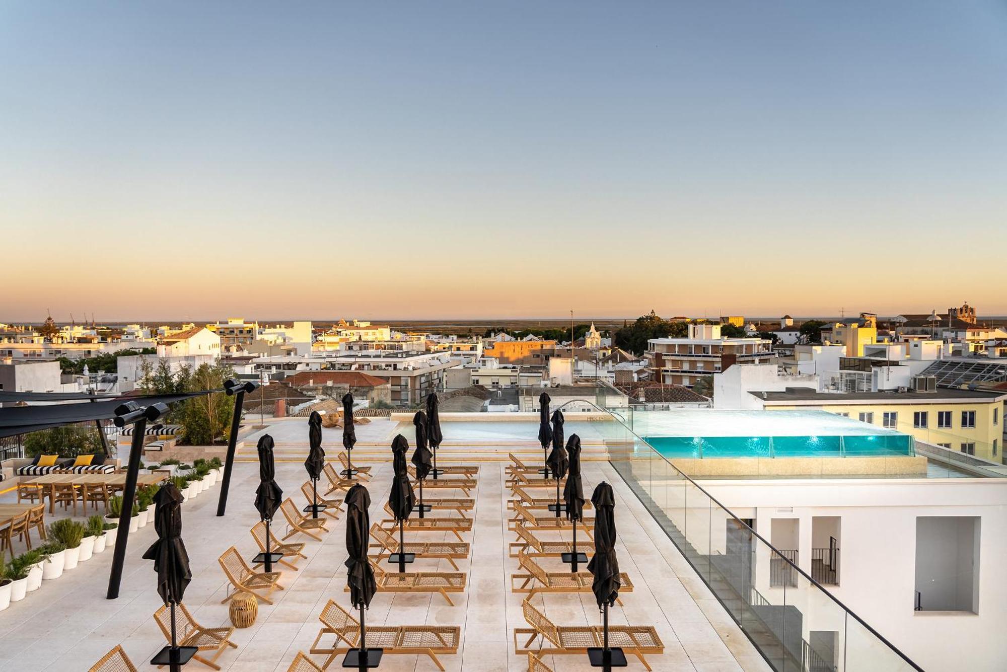 Готель 3Hb Фару Екстер'єр фото Rooftop pool at the Hotel